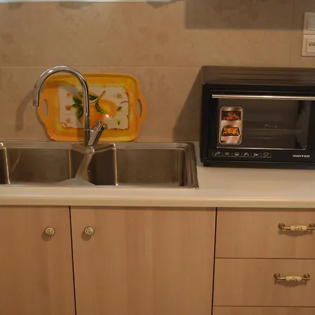 The House 2 Нидри